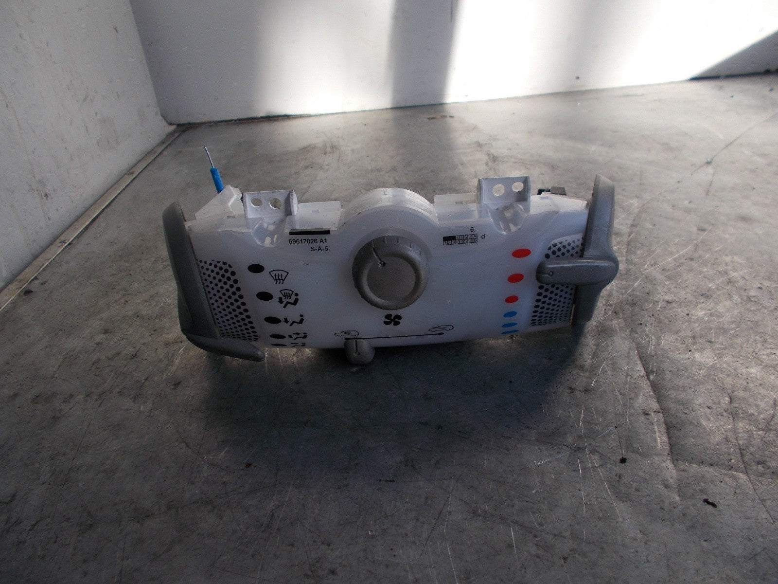 TOYOTA AYGO 2013 MK1 CLIMATE CONTROL UNIT MODULE 69617026