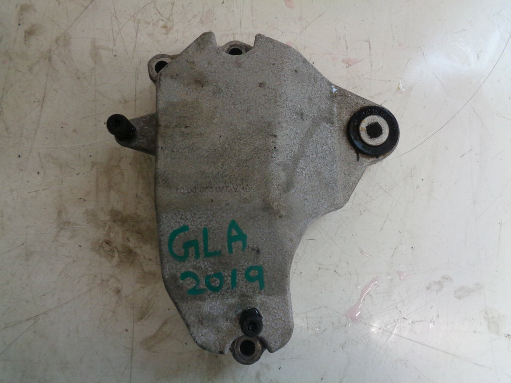 MERCEDES BENZ GLA MK1  X156 2019 1.6 PETROL ENGINE MOUNT BRACKET A2702230002