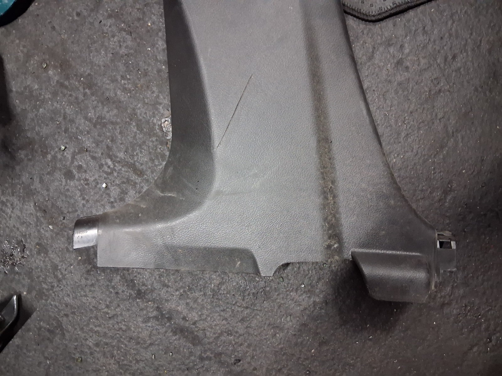 2022 SUZUKI VITARA MK4 NS PASSENGER SIDE LEFT LOWER PILLAR B TRIM 7624154P0