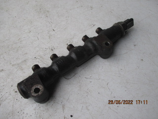FORD FIESTA MK7 2009 1.6 DIESEL FUEL INJECTOR RAIL 9654592680