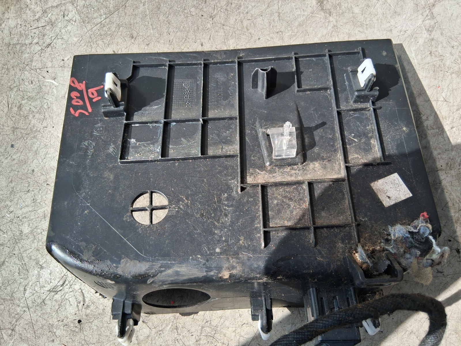 2019 PEUGEOT 5008 MK2 LOWER DASHBOARD KICK TRIM PLATE 9810274377