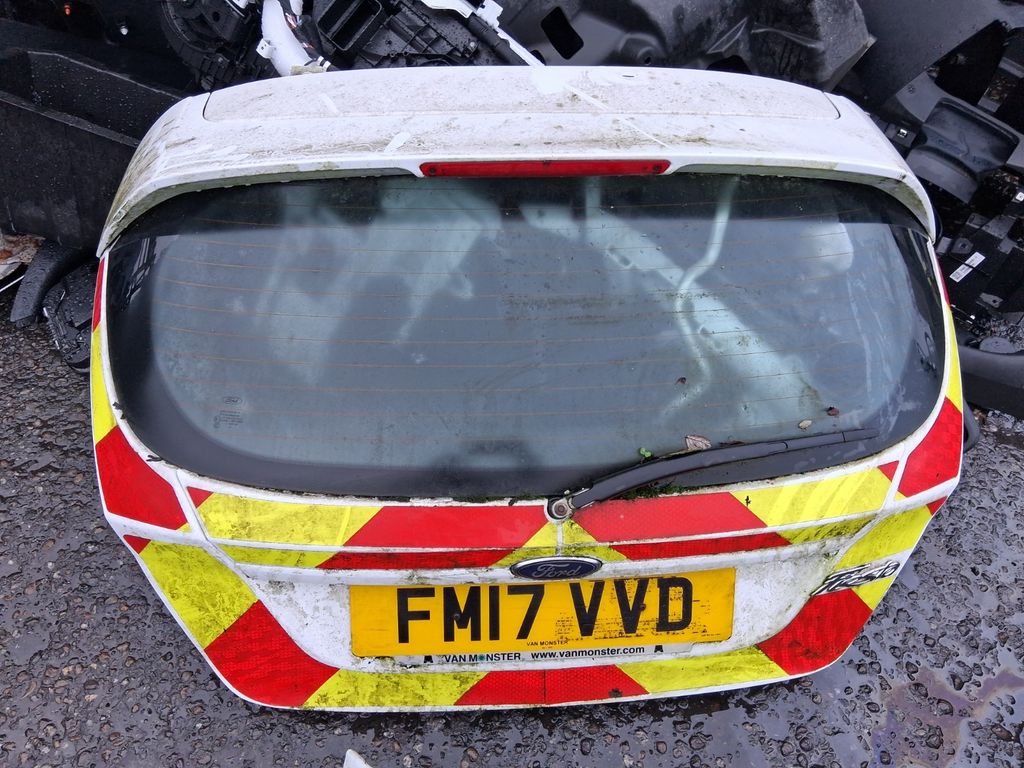 2017 FORD FIESTA 3 DOOR MK7 COMPLETE BOOTLID TAILGATE WHITE