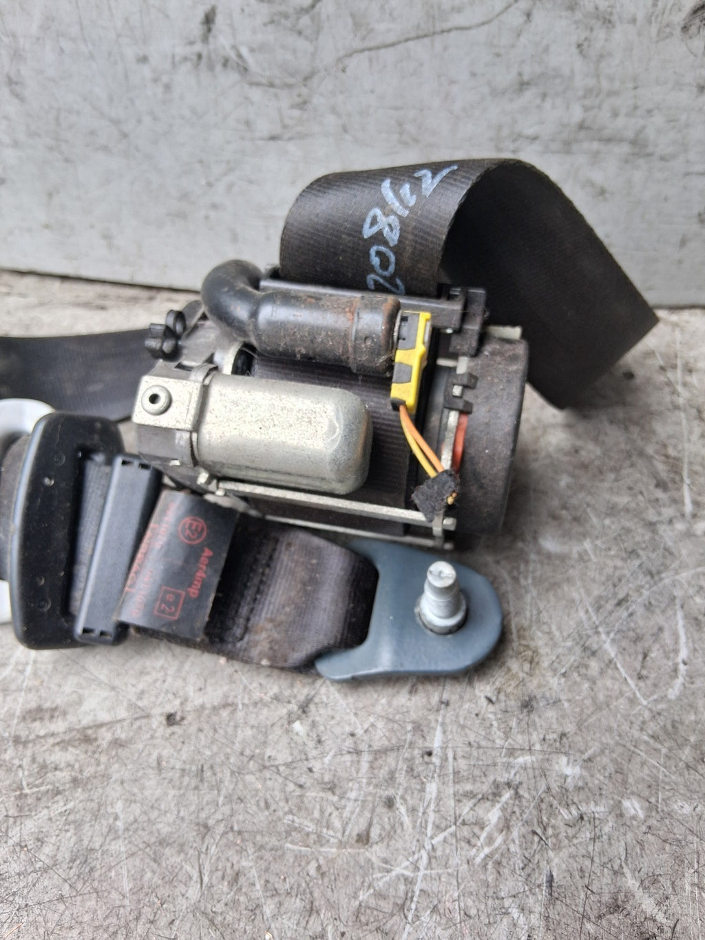 2012 PEUGEOT 208 NSF PASSENGER SIDE FRONT LEFT SEAT BELT 98030003