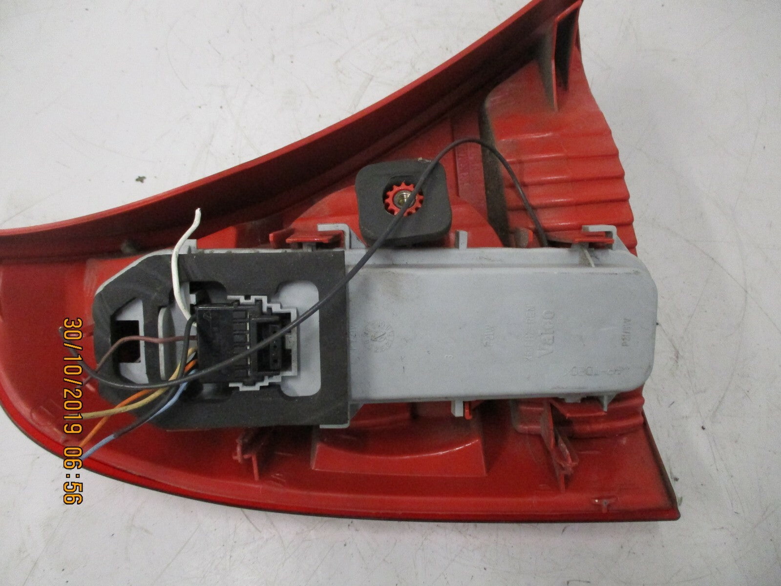 RENAULT CLIO MK2 2003 FACELIFT OSR DRIVER SIDE REAR BRAKE TAIL LIGHT 8200071414