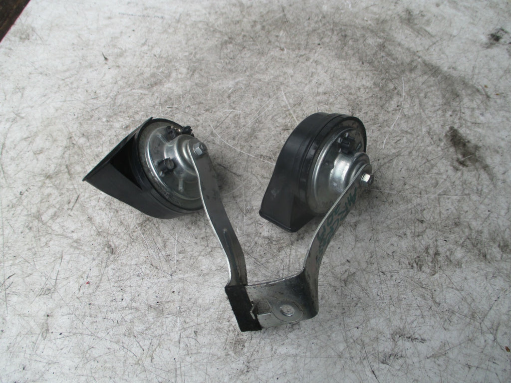 CITROEN AIRCROSS 2019 2 X TWIN DOUBLE HORN CAR HORNS SUPPORT BRACKET 002408/2012