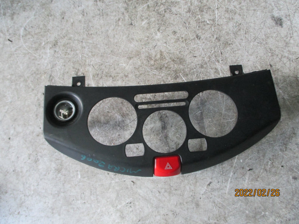 NISSAN MICRA 2006 MK3 HEATER CONTROL AND HAZARD SWITCH SURROUND TRIM 27570AX100