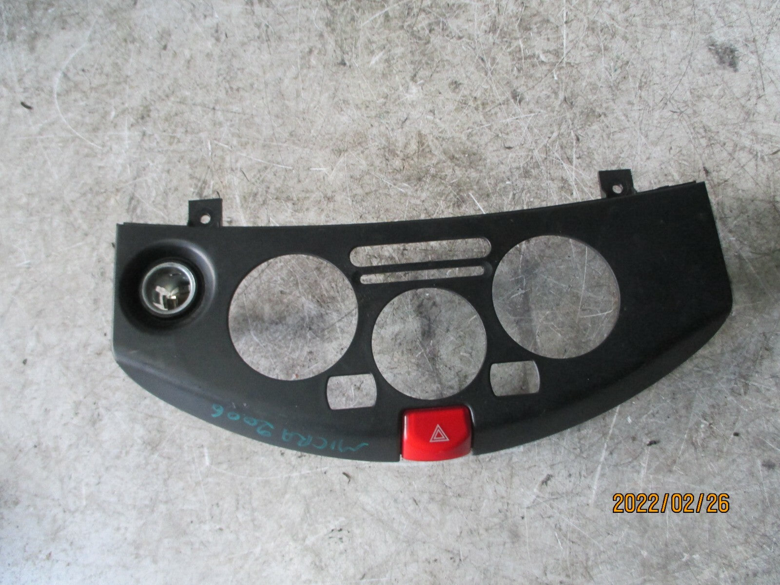 NISSAN MICRA 2006 MK3 HEATER CONTROL AND HAZARD SWITCH SURROUND TRIM 27570AX100