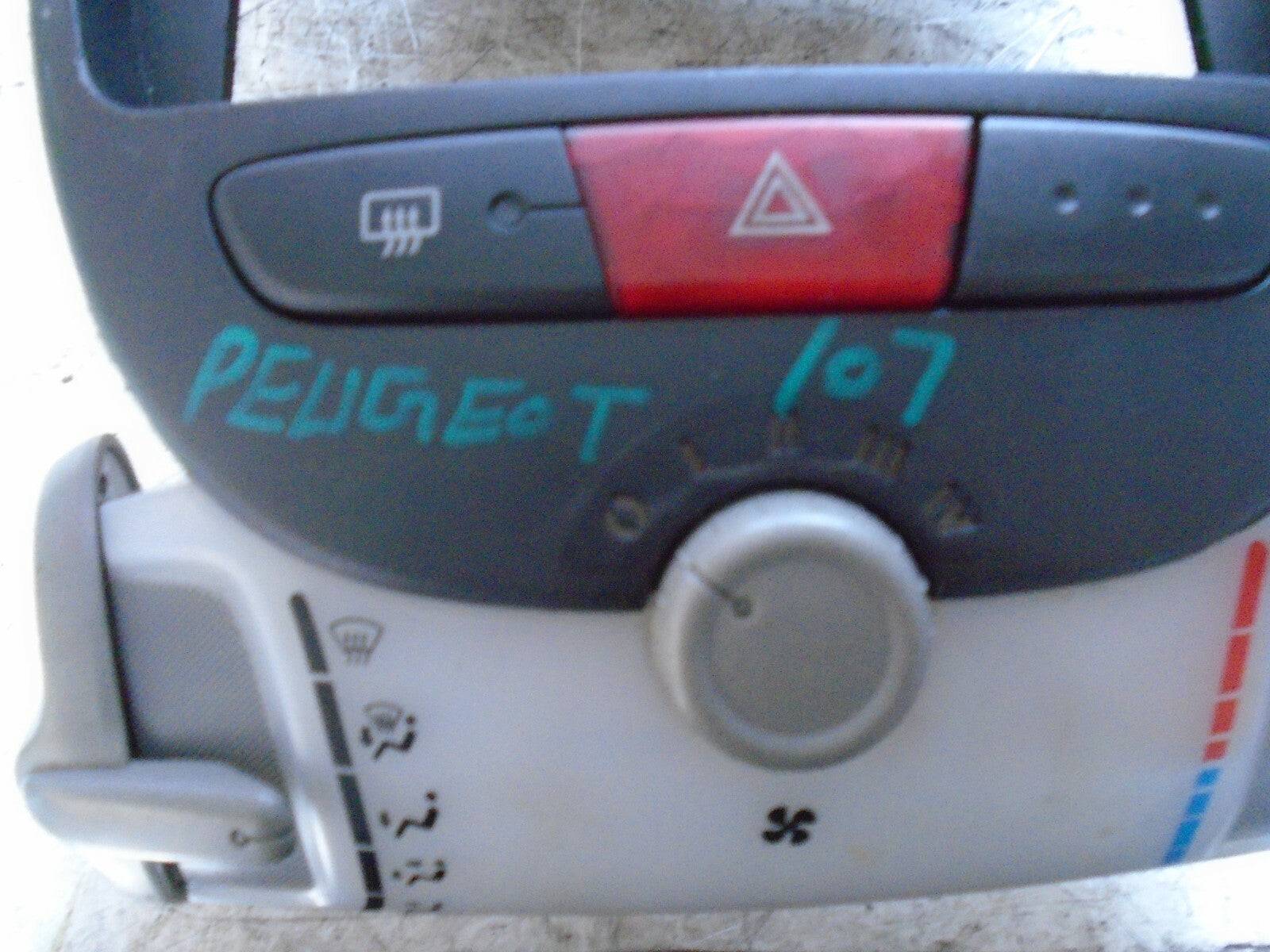 PEUGEOT 107 2005-2014 CENTRE CONSOLE RADIO SURROUND WITH HEATER CLIMATE CONTROL