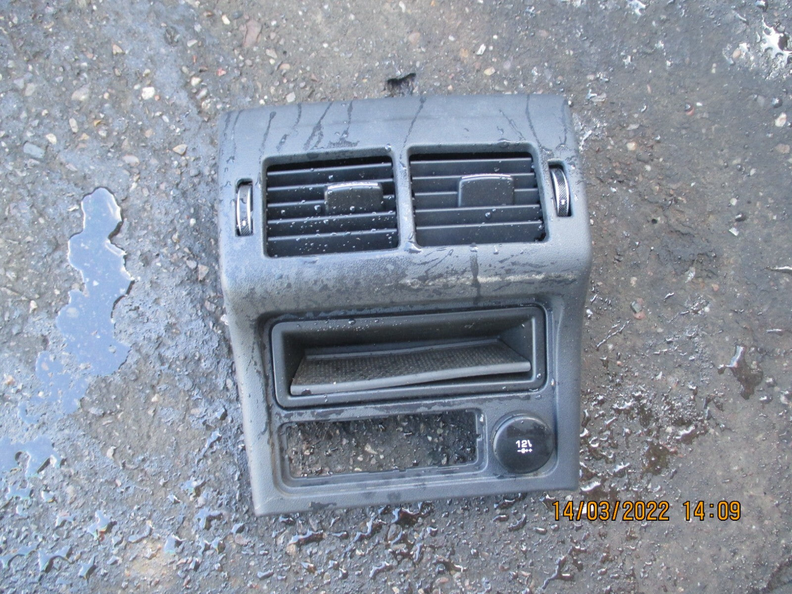 JAGUAR XE 2019 REAR CENTRE CONSOLE AIR VENTS 12V SOCKET ASSEMBLY GX73-044C82-A