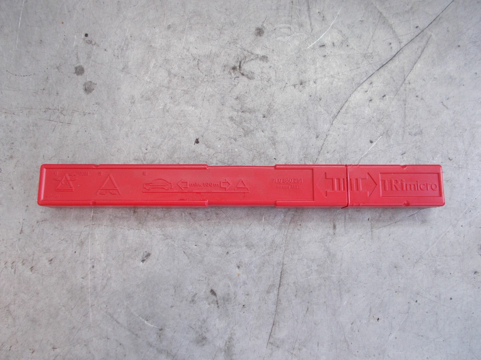 AUDI A3 2008 MK2 8P1 WARNING HAZARD TRIANGLE 7L0860251