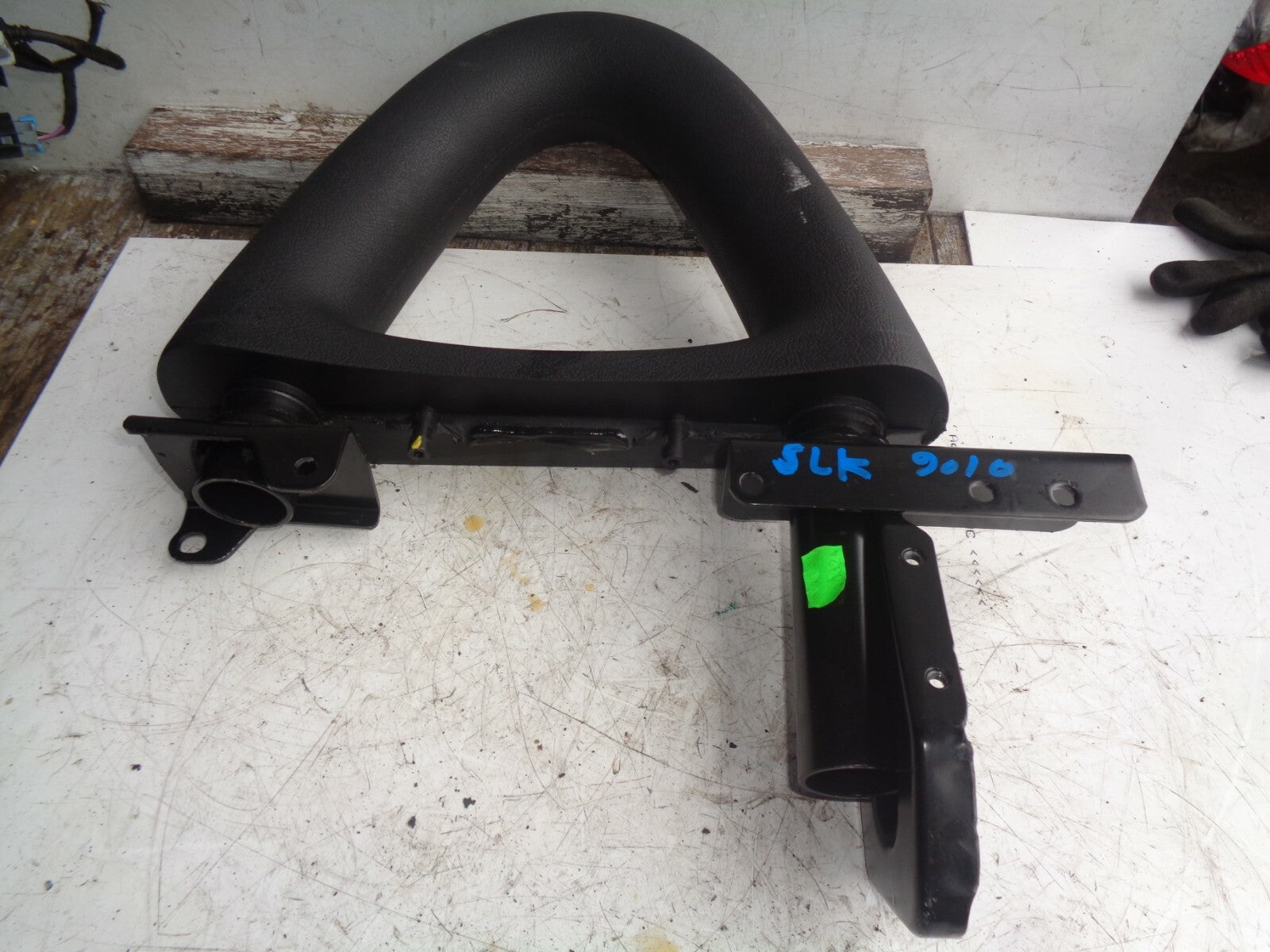MERCEDES BENZ SLK 2010 CONVERTIBLE PAIR OF HEAD REST ROLL OVER BAR a1718601332