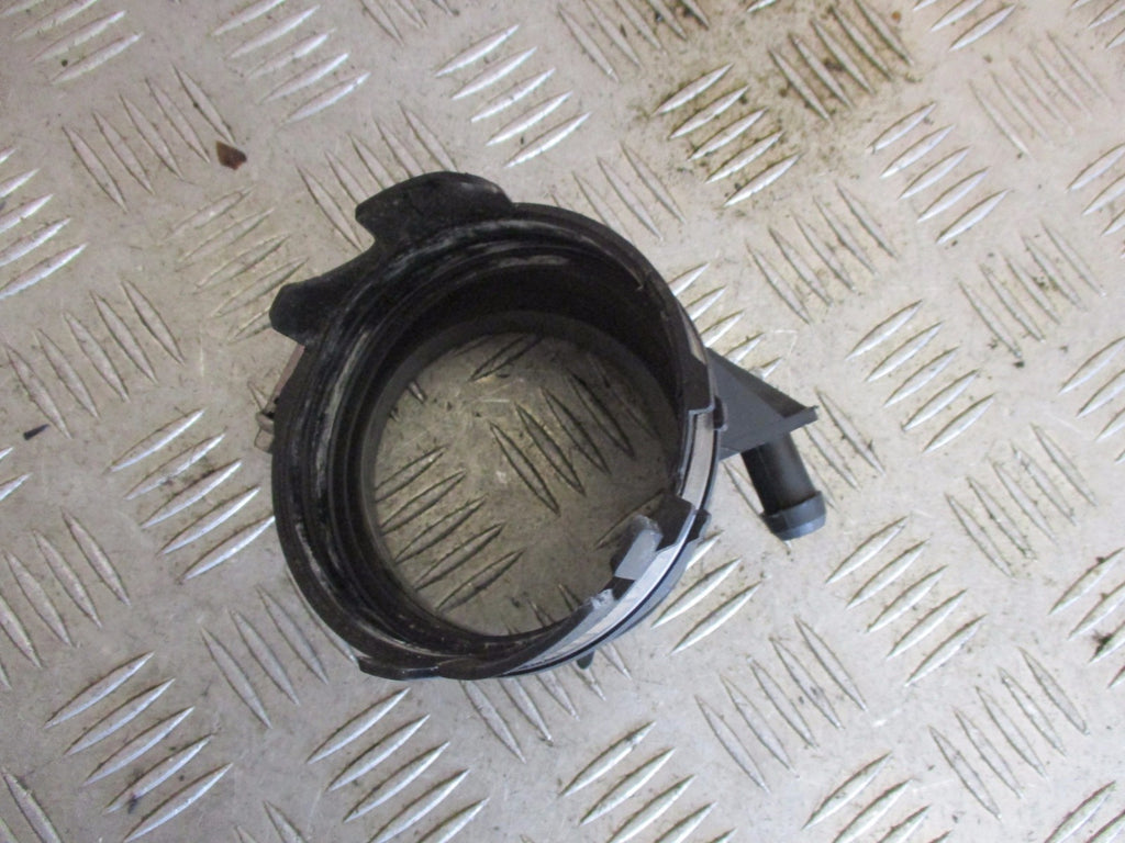 BMW 1 SERIES F20 2016 AIR INTAKE DUCT CONNECTOR 13717537502
