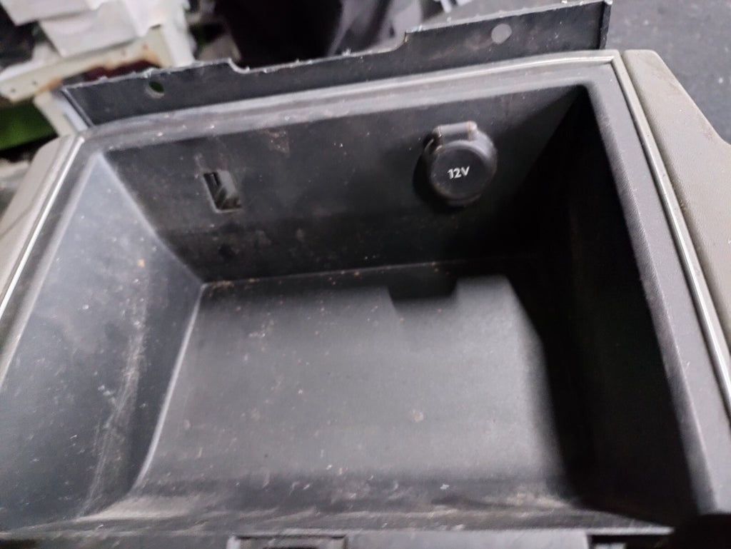 CITROEN C5 AIRCROSS 2020 CENTRE CONSOLE 12 V SOCKET
