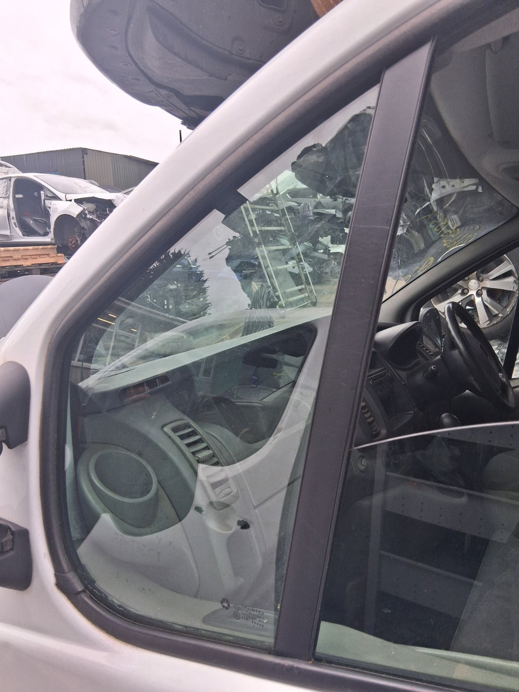 2014 VAUXHALL VIVARO MK1 NSF PASSENGER SIDE FRONT LEFT QUARTER GLASS