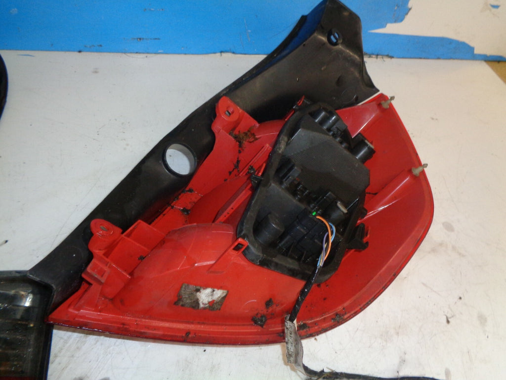 RENAULT CLIO 2007 MK3 REAR NS PASSENGER SIDE TAIL LIGHT 89035079