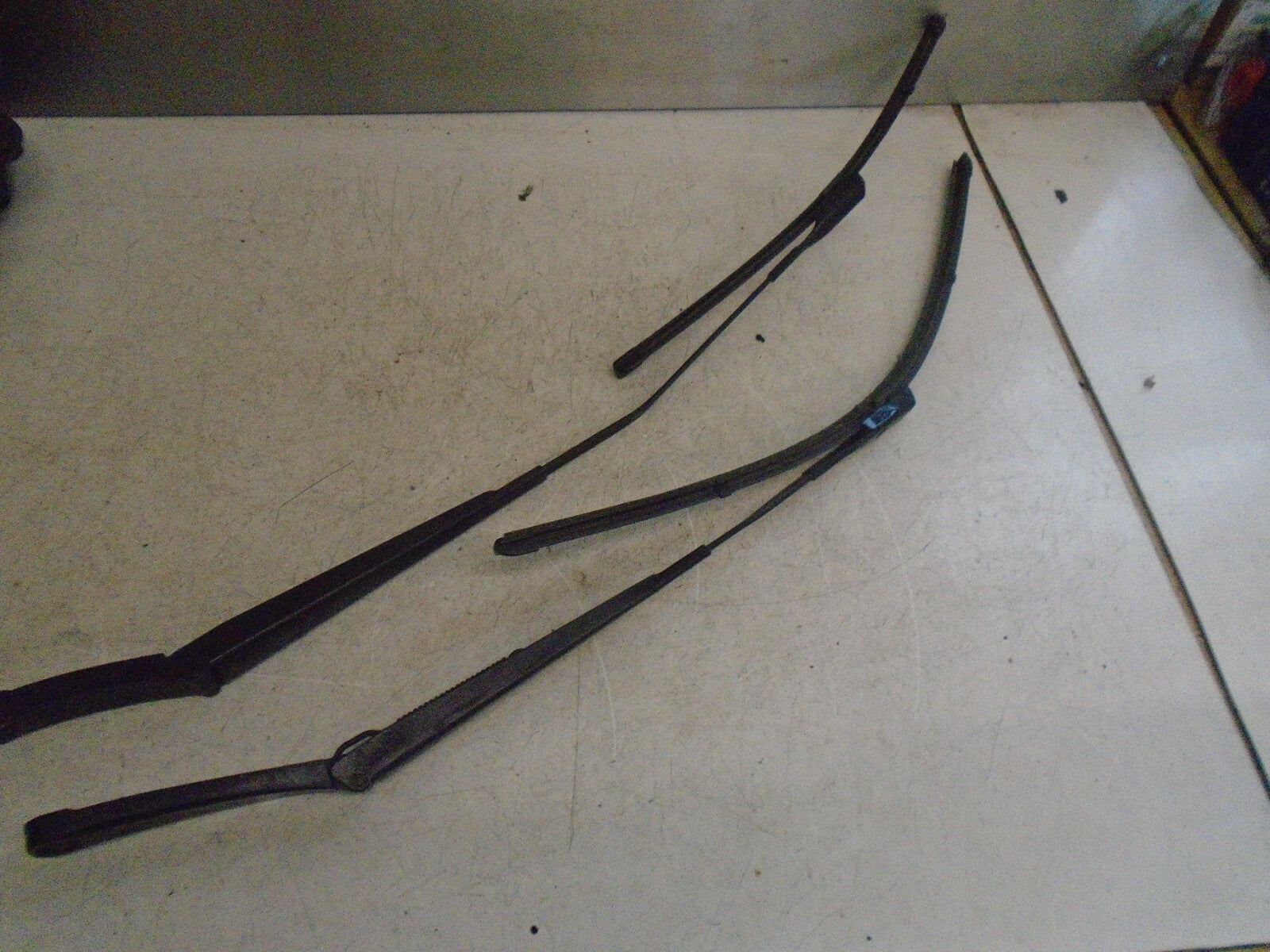 SKODA OCTAVIA 2018 MK3 5E WINDSCEEN PAIR FRONT WIPER ARMS 5E2955410