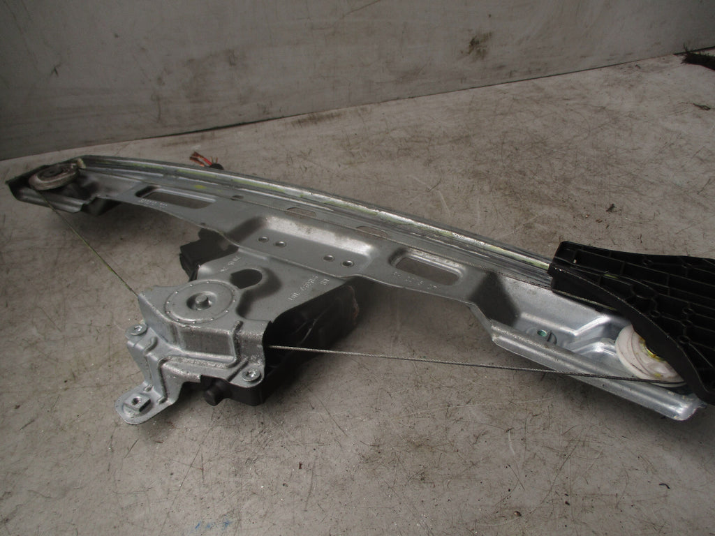 2011 VAUXHALL ZAFIRA C RIGHT SIDE WINDOW REGULATOR 13260142