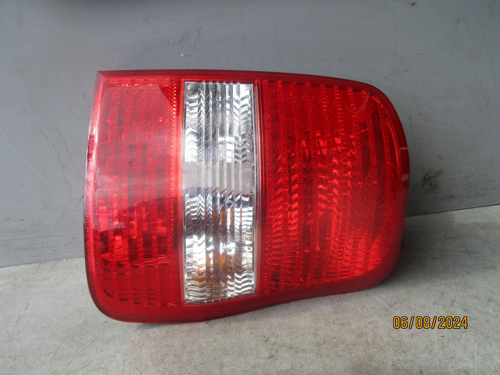 2006 KIA SEDONA MK1 OSF DRIVER SIDE REAR TAIL LIGHT