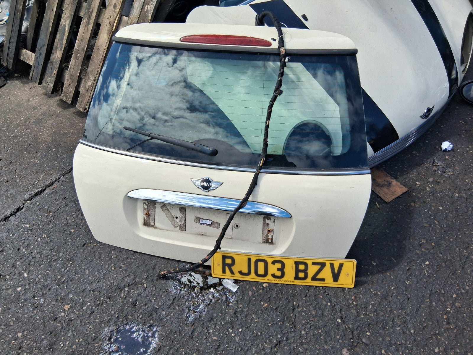 2003 BMW MINI COOPER R50 REAR COMPLETE TAILGATE BOOTLID