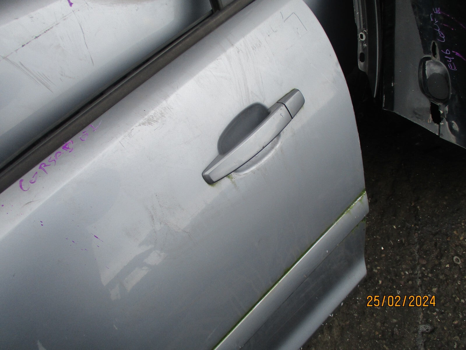 VAUXHALL CORSA D 2008 3 DOOR NS PASSENGER FRONT DOOR SILVER Z163