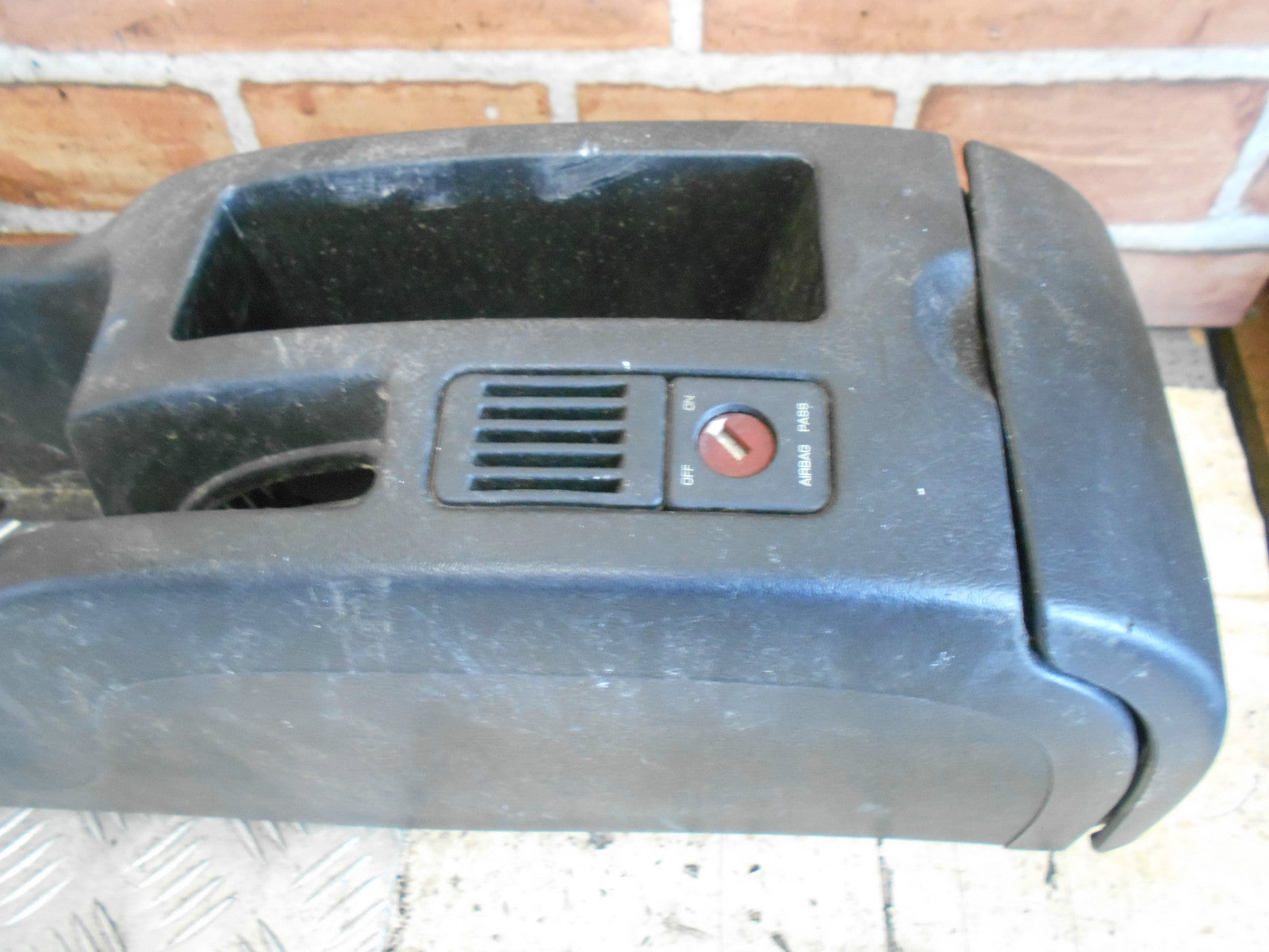 PEUGEOT 307 2003 CENTRE CONSOLE PLASTIC TRIM HANDBRAKE SURROUND 9634496677
