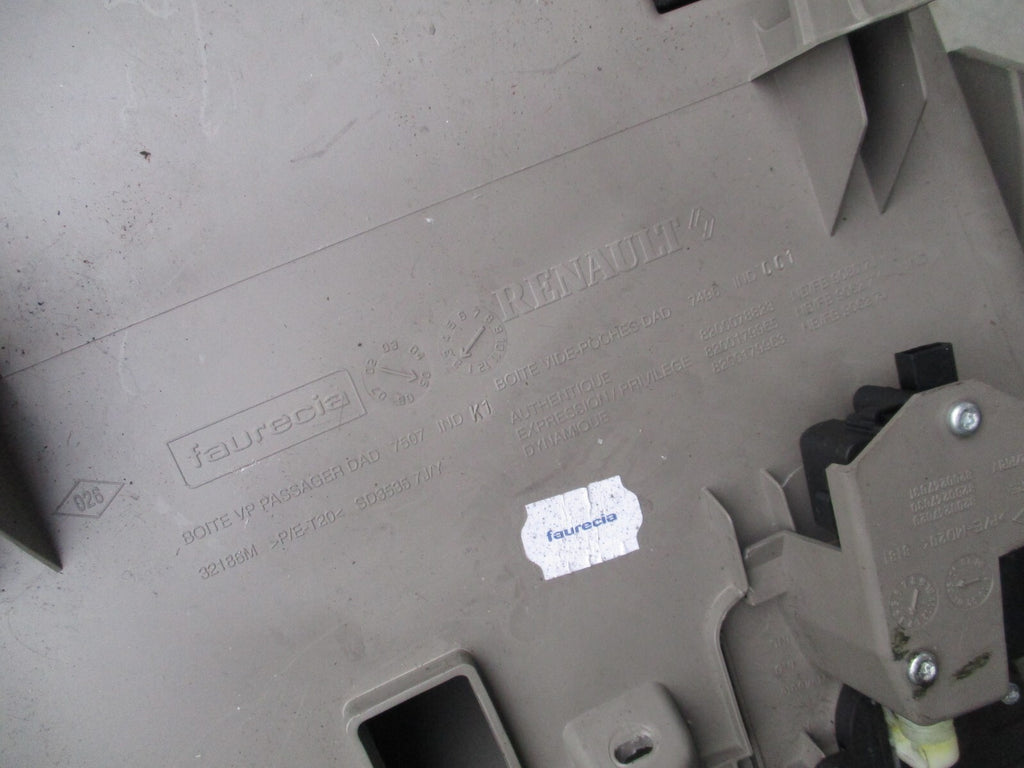 RENAULT MEGANE 2005 MK2 NS PASSENGER SIDE STORAGE COMPARTMENT GLOVEBOX