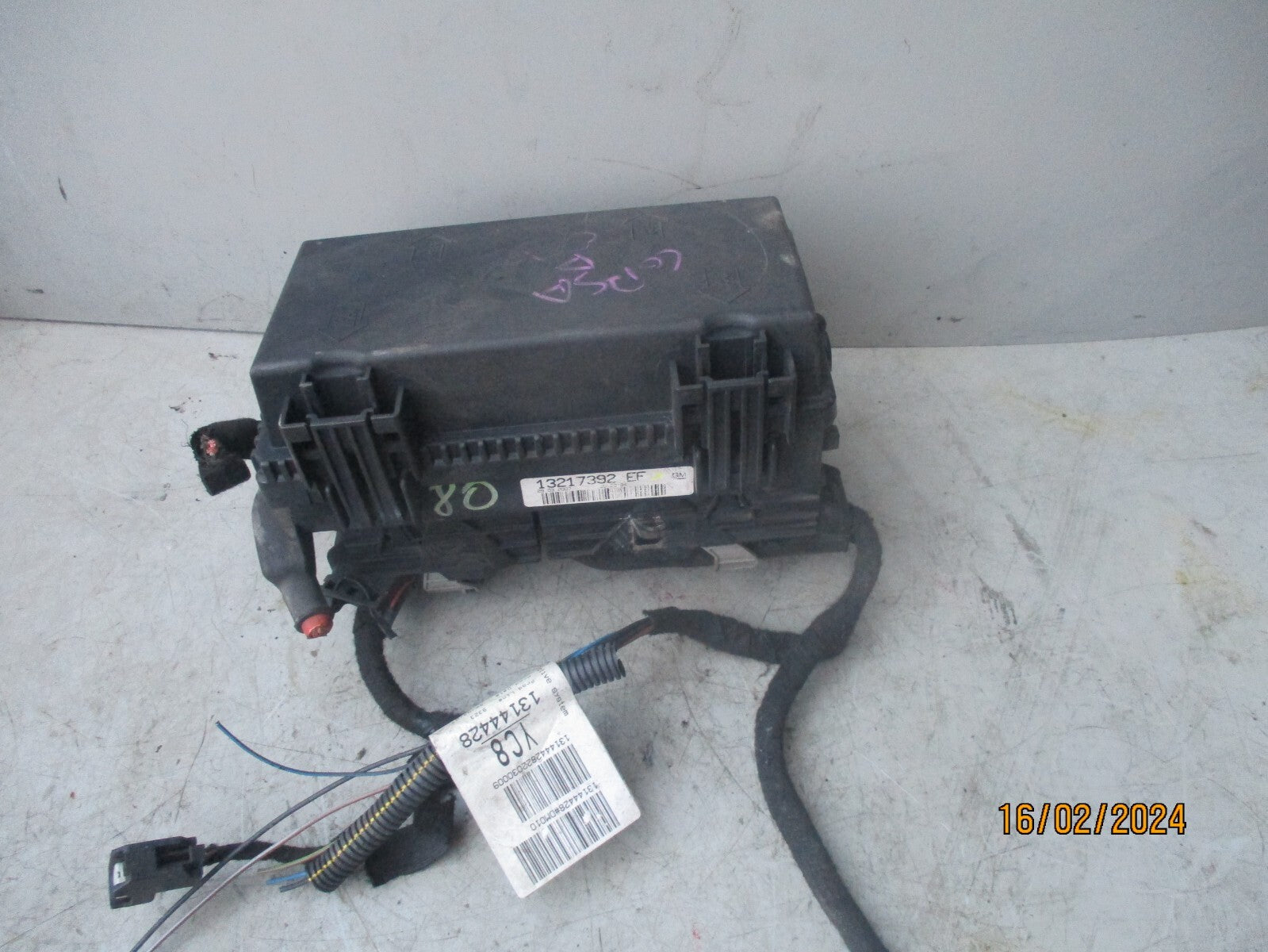 VAUXHALL CORSA D 2010 UNDER BONNET ENGINE BAY FUSE BOX 13217392