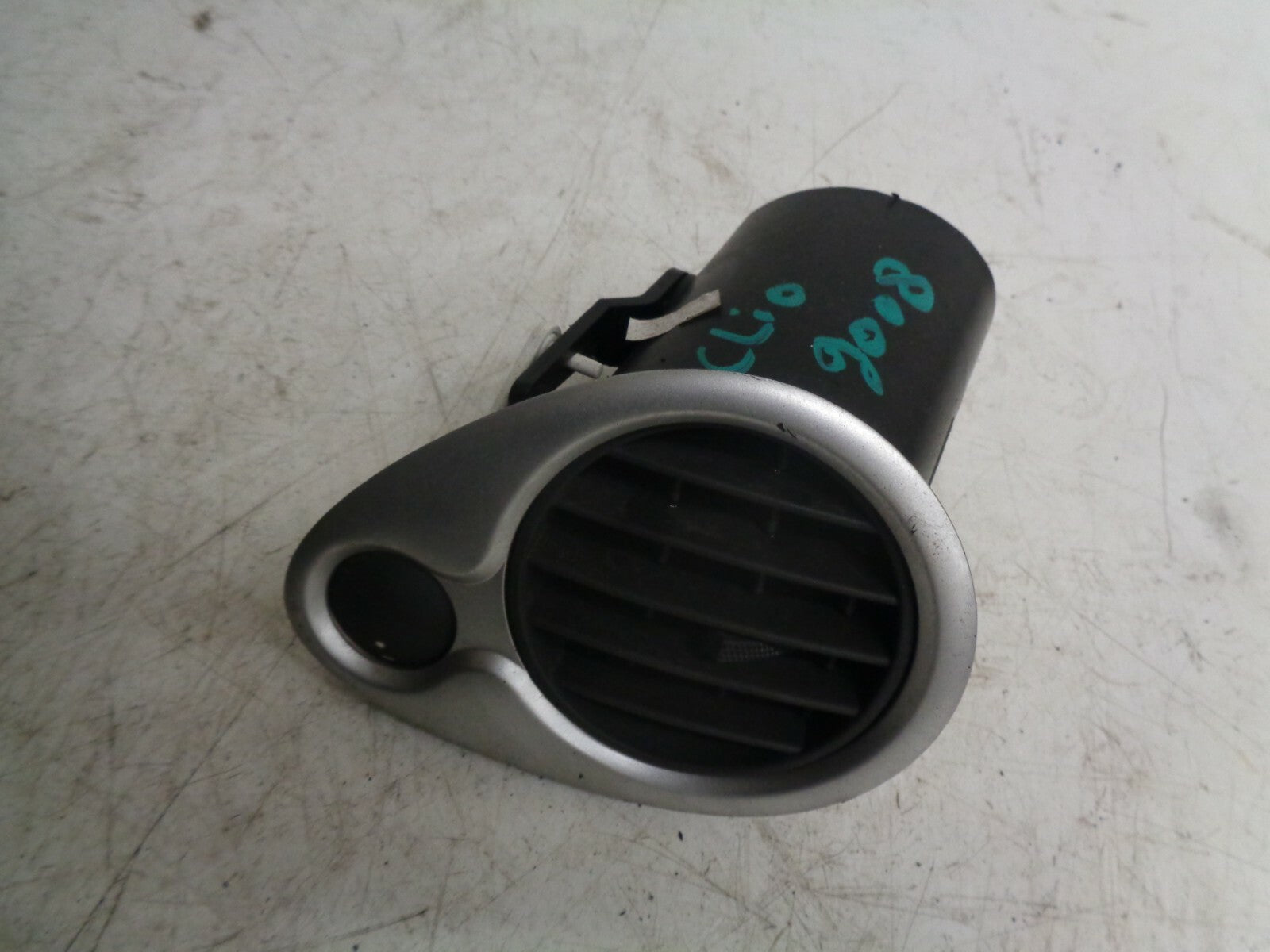 RENAULT CLIO 2006-2009 OSR DRIVER SIDE FRONT CENTRE  AIR VENT 211294