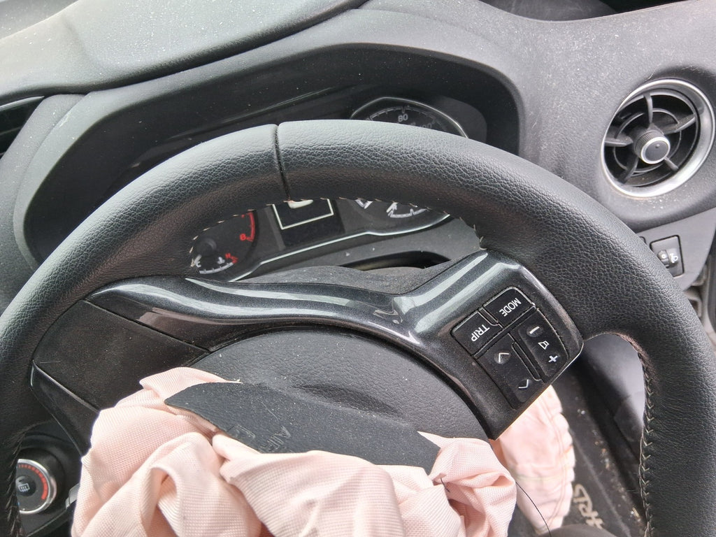 TOYOTA YARIS MK3 2019 3 SPOKE LEATHER MULTIFUNCTION STEERING WHEEL