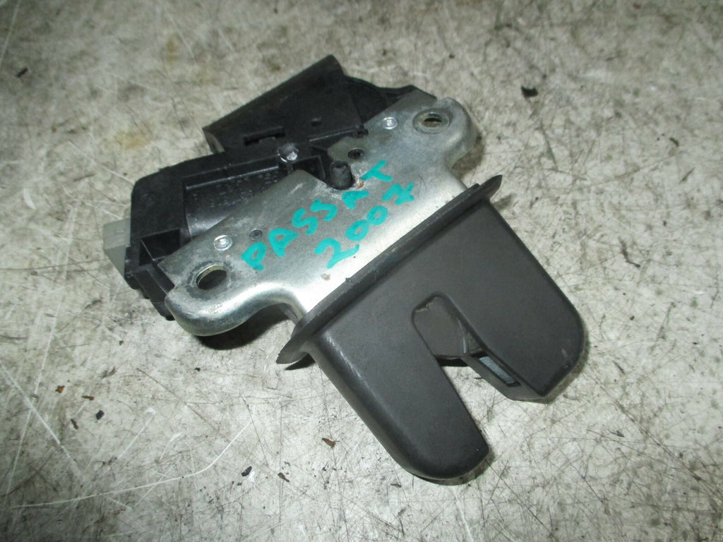 VW VOLKSWAGEN PASSAT 2007 SALOON REAR BOOTLID TAILGATE LOCK MECHANISM