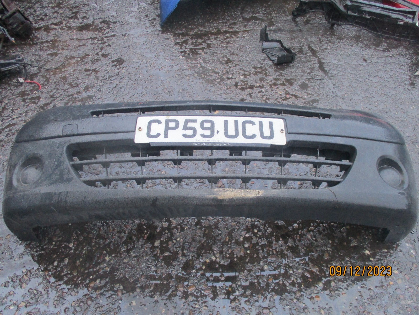 2010 RENAULT KANGOO MK2 FRONT BUMPER COMPLETE BLACK PLASTIC WITH GRILL