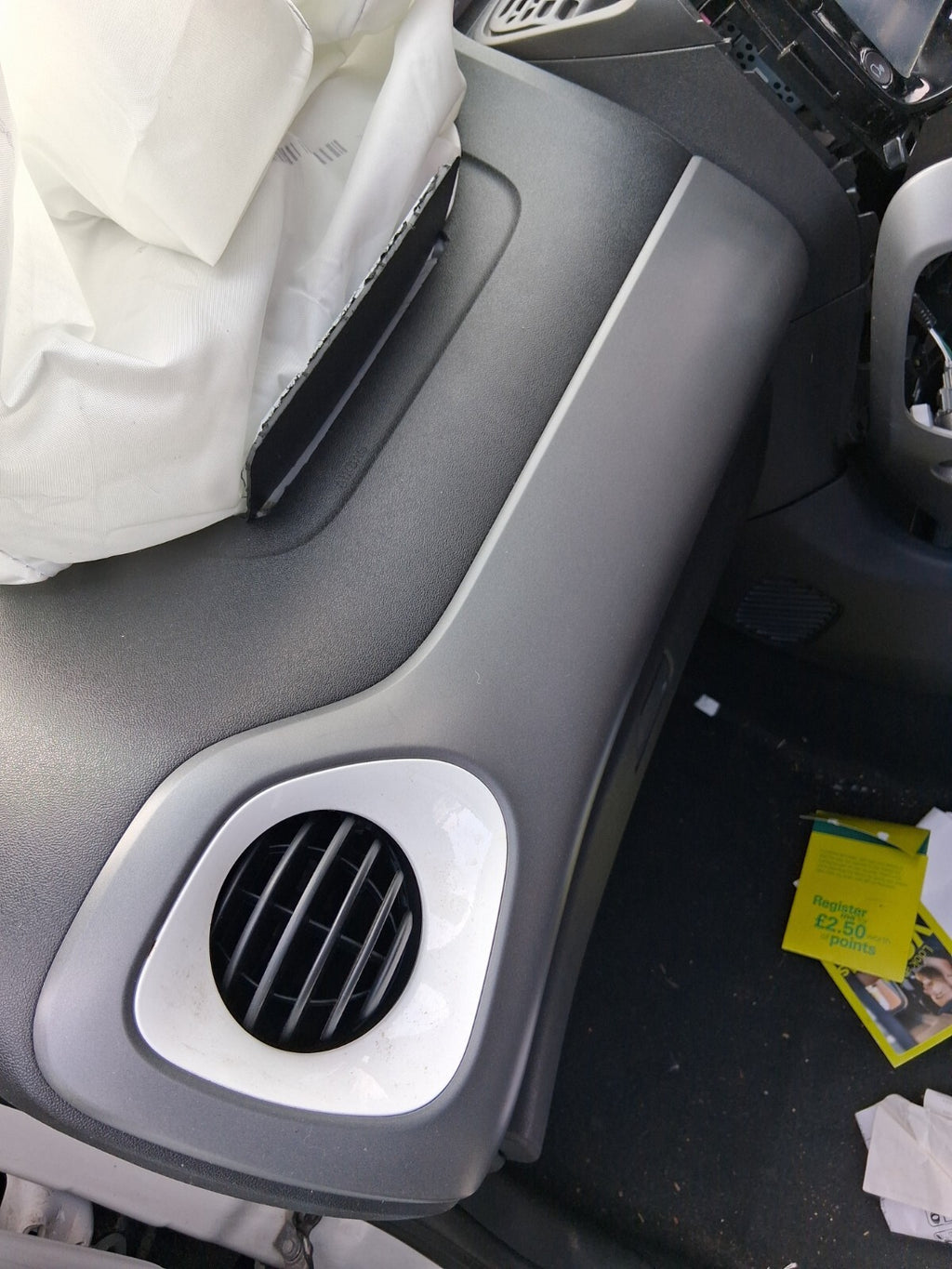 TOYOTA AYGO 2020 MK2 NSF PASSENGER SIDE FRONT DASH TRIM & VENT WHITE