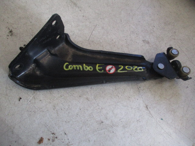 2023 VAUXHALL COMBO K9 PASSENGER LEFT SIDE SLIDING DOOR LOWER ROLLER 9816965980