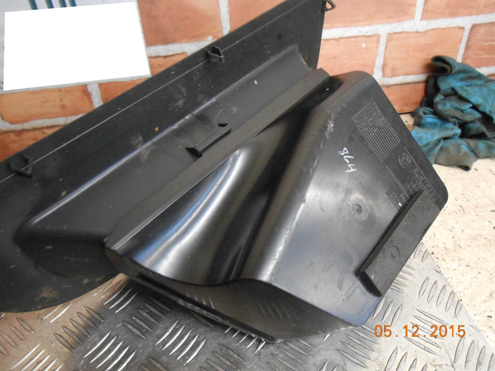 BMW Z4 E85 2004 OSR DRIVER SIDE REAR STORAGE COMPARTMENT CUBBY INSERT 7016 670