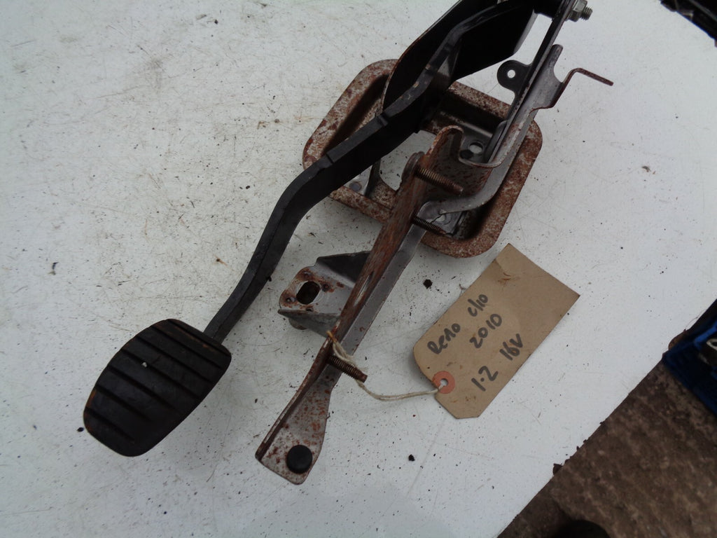 RENAULT CLIO MK3 2010 MANUAL FOOT BRAKE PEDAL & MOUNTING FRAME