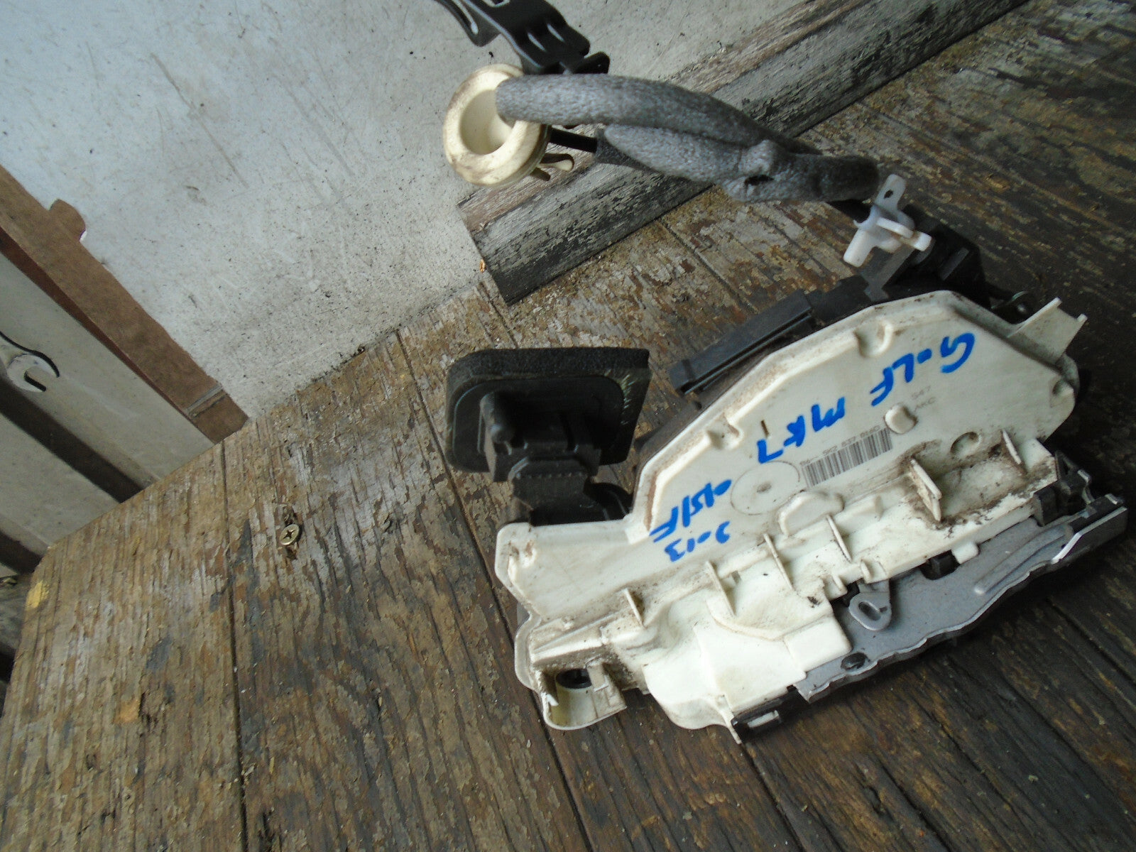VW VOLKSWAGEN GOLF MK7 2013 OSF DRIVER SIDE FROBT DOOR LOCK MECHNAISM 5K2837016D