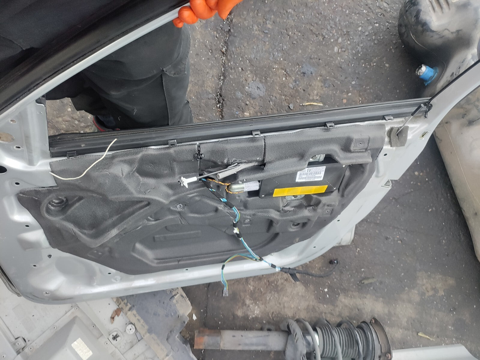 BMW 3 SERIES E46 2002 OSF DRIVER SIDE FRONT DOOR SILVER