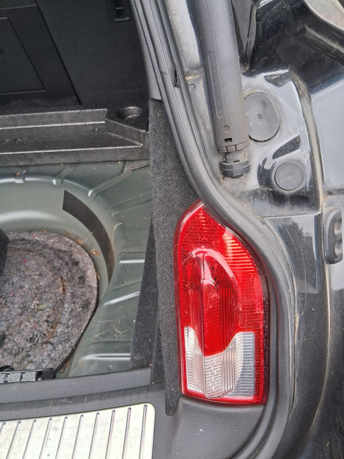 2011 VAUXHALL INSIGNIA ESTATE MK1 OS DRIVER SIDE RIGHT INNER BOOT LIGHT
