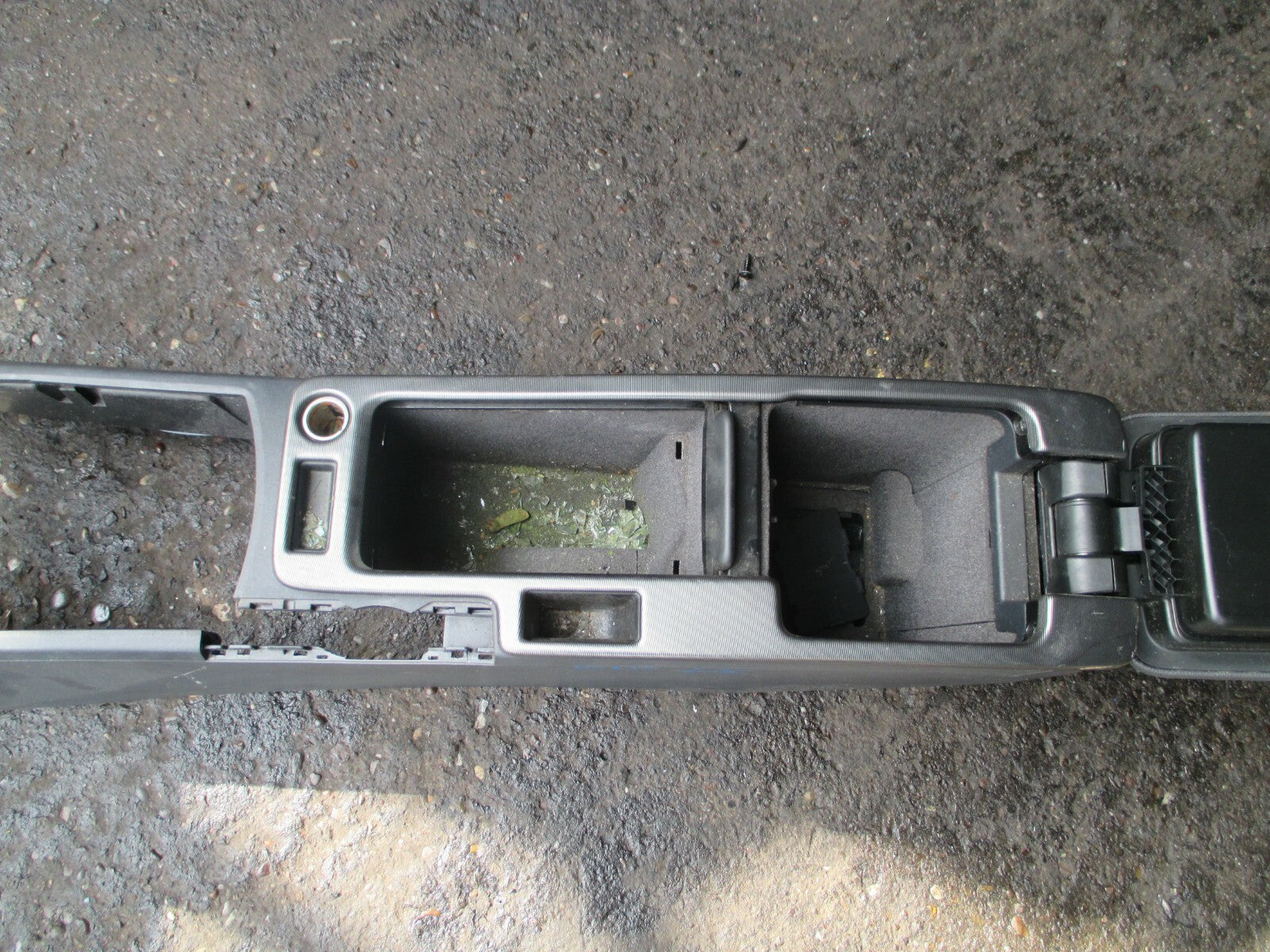 VOLVO C30 2012 HATCHBACK ARMREST WITH CENTRE CONSOLE 30755374