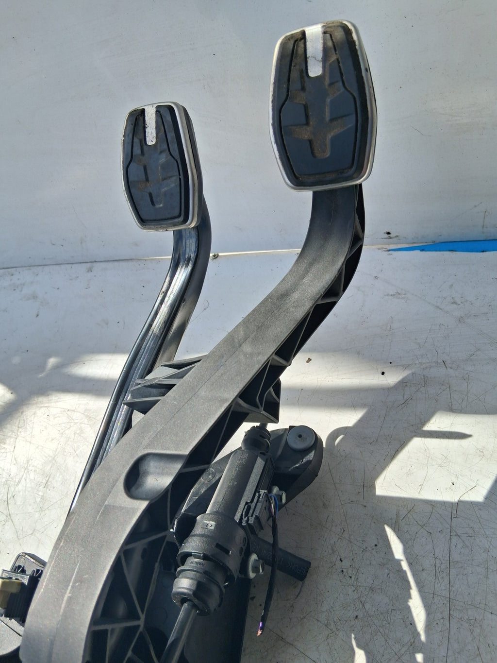 2024 BMW 2 SERIES FRONT AUTOMATIC COMPLETE PEDAL ASSEMBLY 6860677