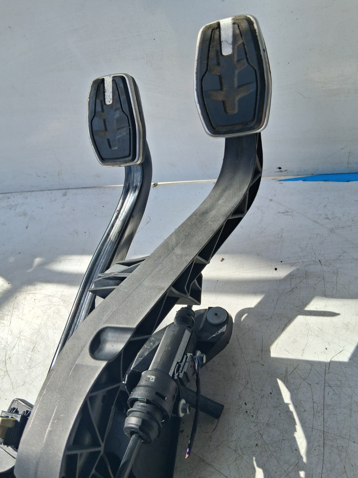 2024 BMW 2 SERIES FRONT AUTOMATIC COMPLETE PEDAL ASSEMBLY 6860677