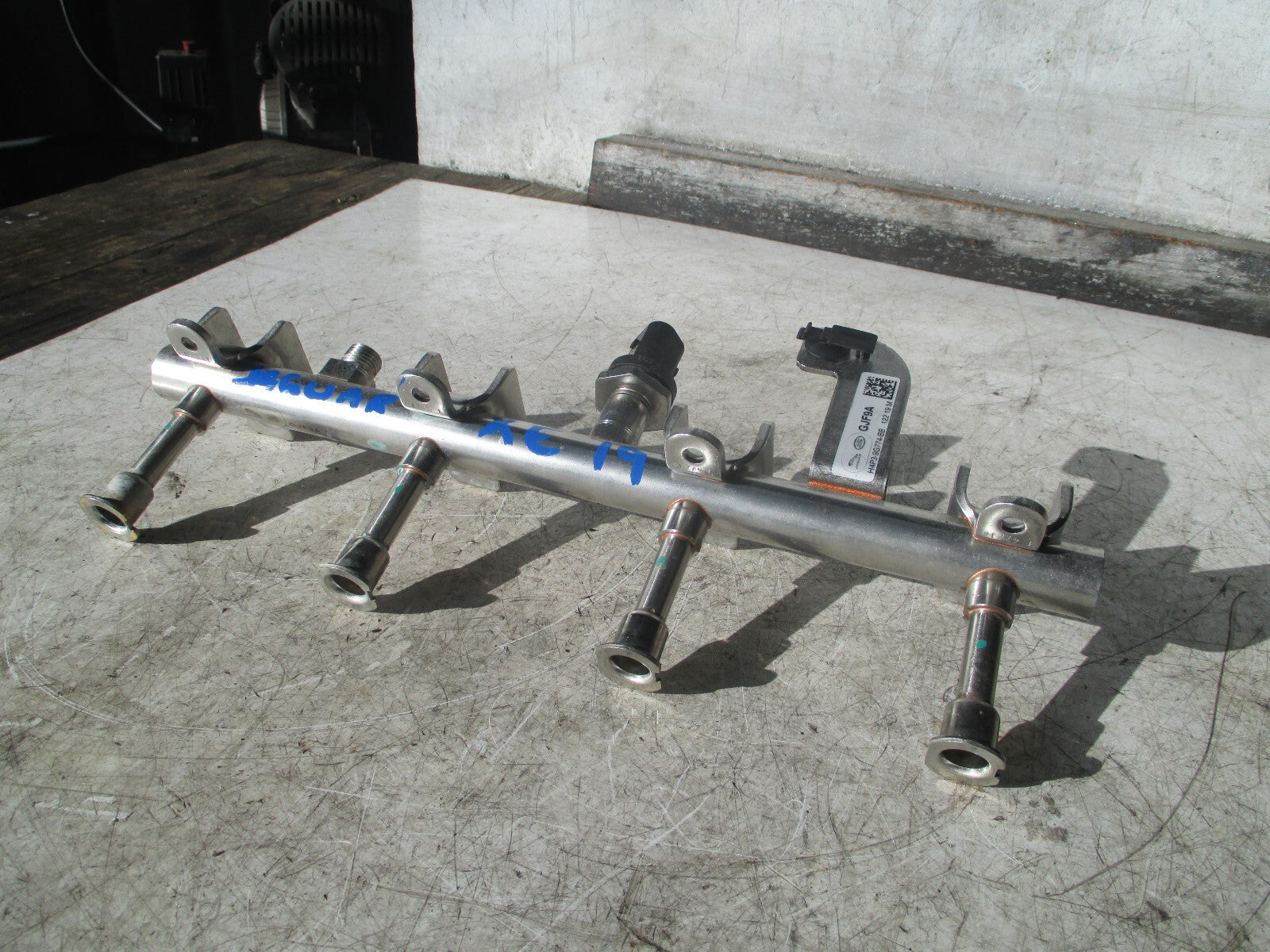 JAGUAR XE 2019 2.0 PETROL COMMON FUEL RAIL H4P39G774BB