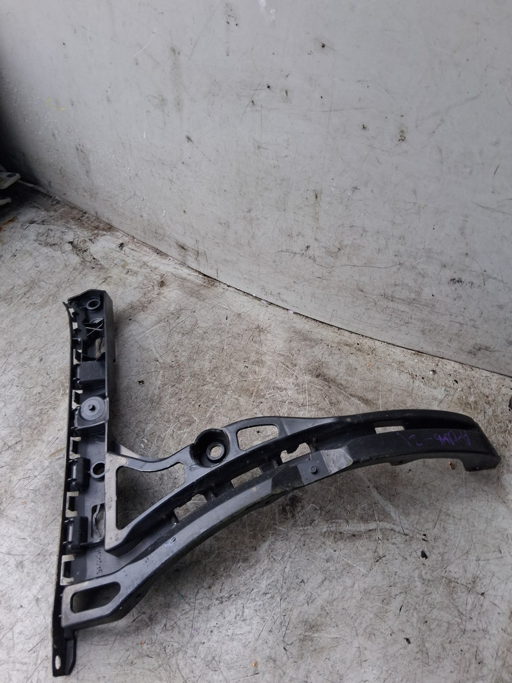 2021 MERCEDES BENZ A CLASS REAR SIDE BUMPER BRACKET HOLDER A1778850900