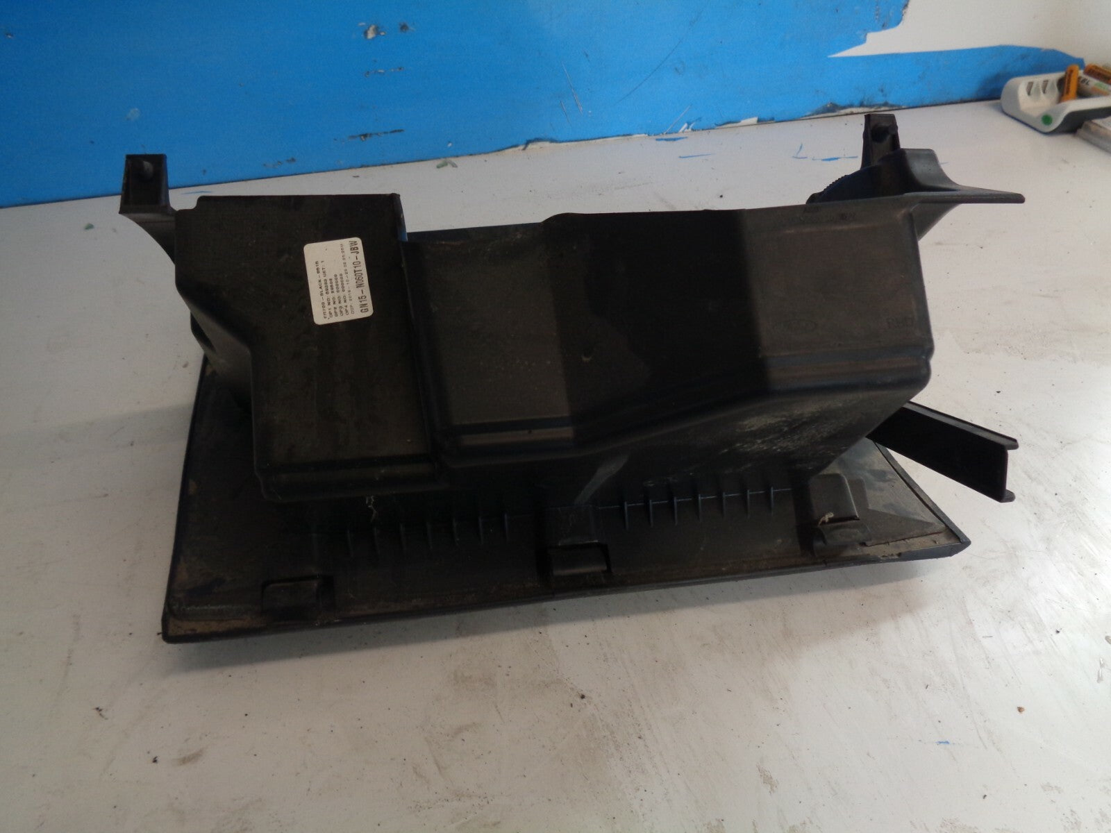 FORD ECOSPORT 2019 5 DOOR GLOVE BOX STORAGE COMPARTMENT COVER GN15N060T10JBW