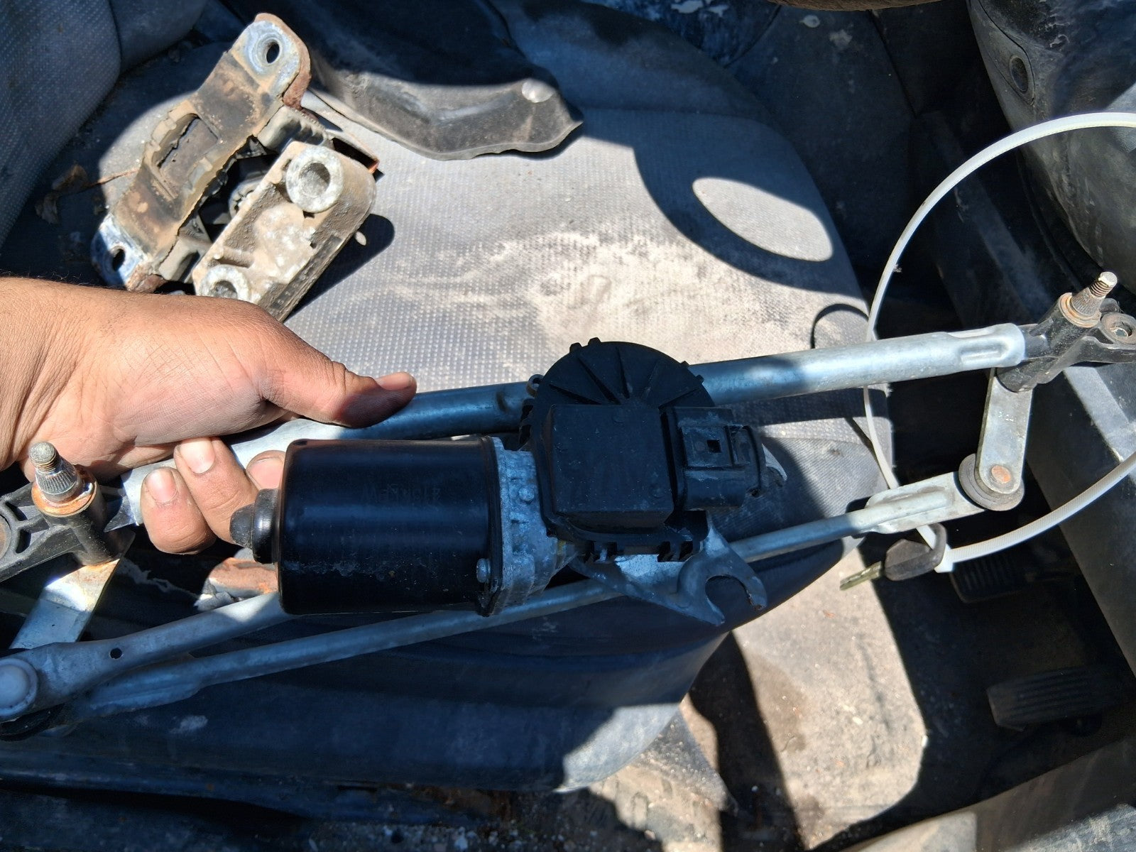 2015 PEUGEOT BIPPER FRONT WINDSCREEN WIPER MOTOR LINKAGES