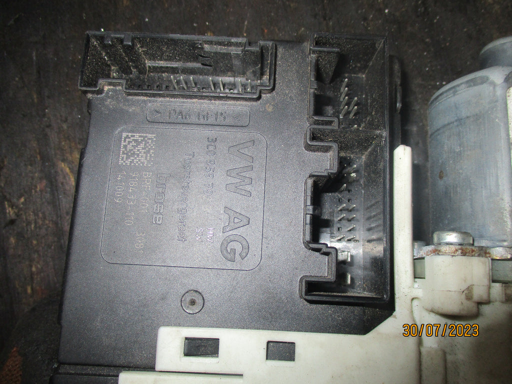 VW TIGUAN 2014 NSF PASSENGER SIDE FRONT WINDOW MOTOR 5N0959702F