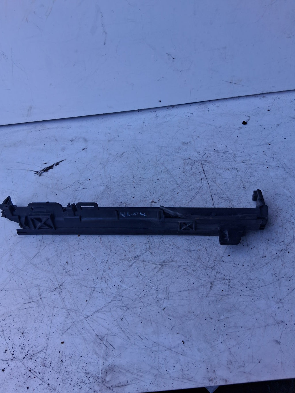 MERCEDES E CLASS W212 2011 INTERCOOLER RADIATOR MOUNT GUIDE DUCT TRIM G30047790