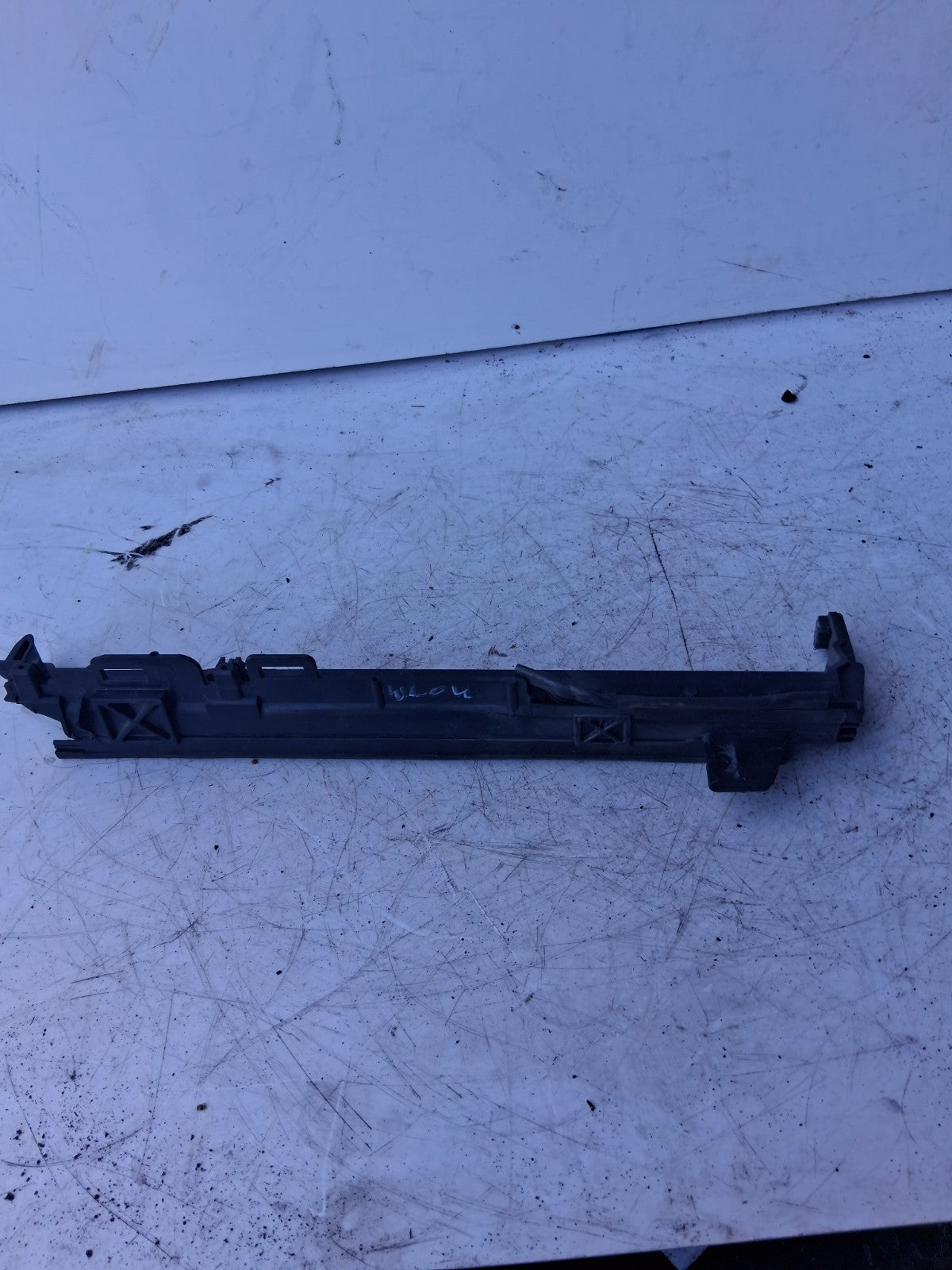MERCEDES E CLASS W212 2011 INTERCOOLER RADIATOR MOUNT GUIDE DUCT TRIM G30047790