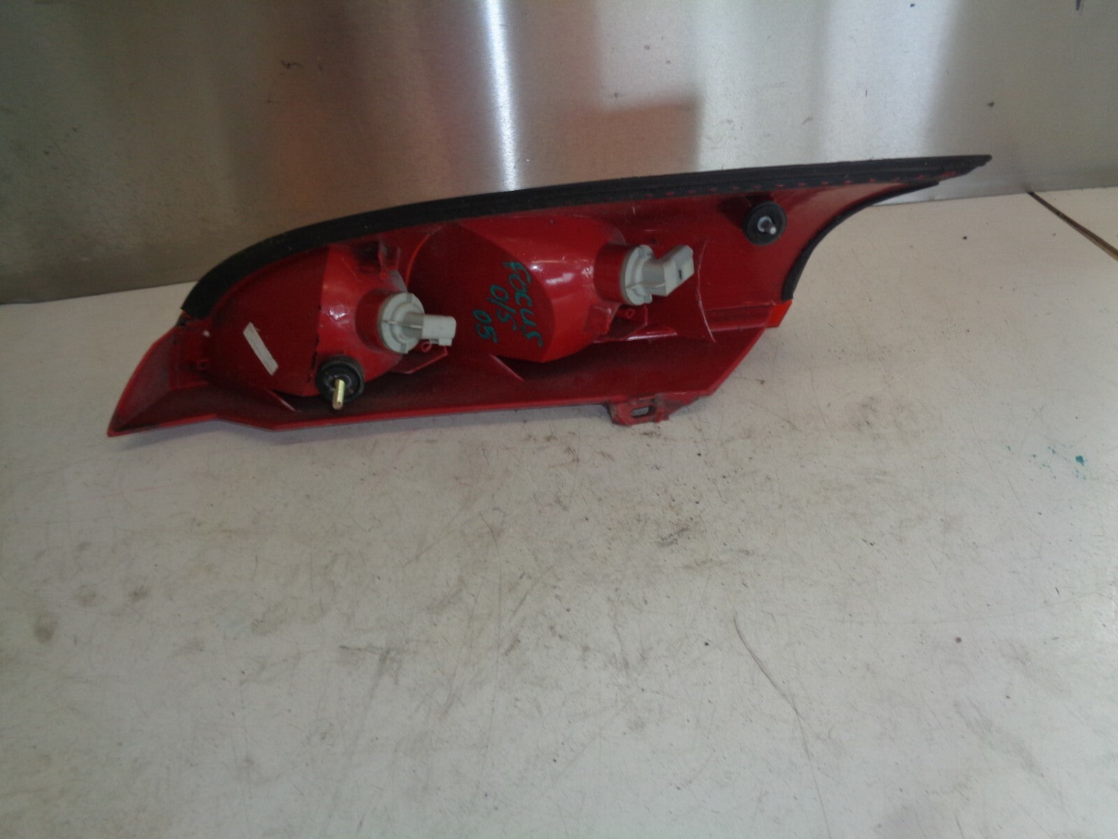 FORD FOCUS 2005 MK1 OSR DRIVER SIDE REAR TAIL LIGHT TAIL LAMP 1M5113404AC