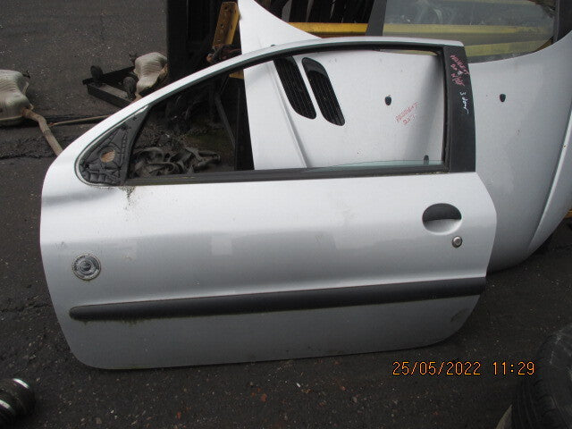 PEUGEOT 206 2005 3 DOOR NSF PASSENGER SIDE COMPLETE DOOR SILVER